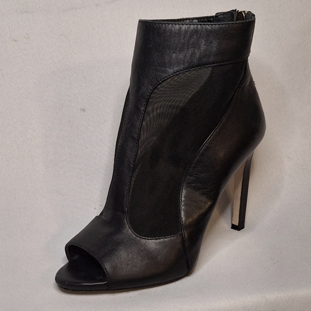✨MY KINK IS KARMA✨ BCBGeberation Chorus Black Leather Peep Toe Heel Size 6